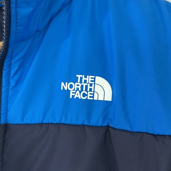 The North Face Boys XL thin puffer jacket in two tone blue - Picture 2 of 4
